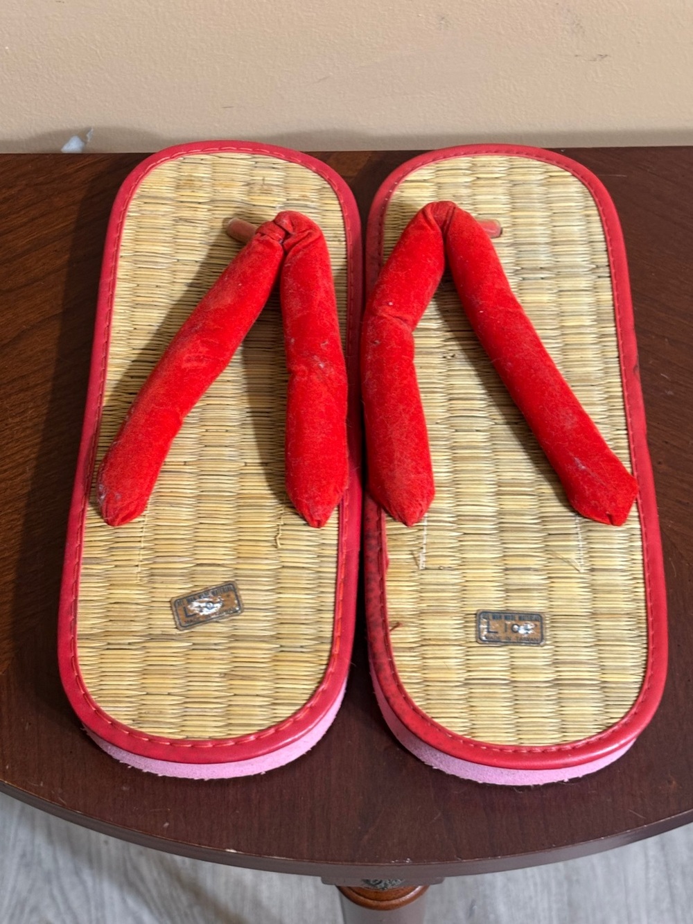 Red Zori Sandals Flip Flops L 10 1/2 Made in Taiwan